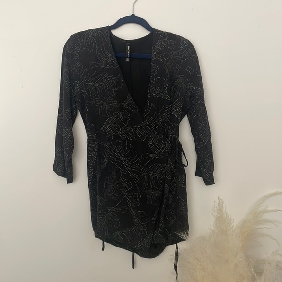 RVCA wrap romper. Black with grey. Size small. - Picture 1 of 4